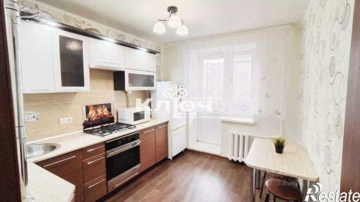 2-комн квартира улица Артёма, 100,  д. 100