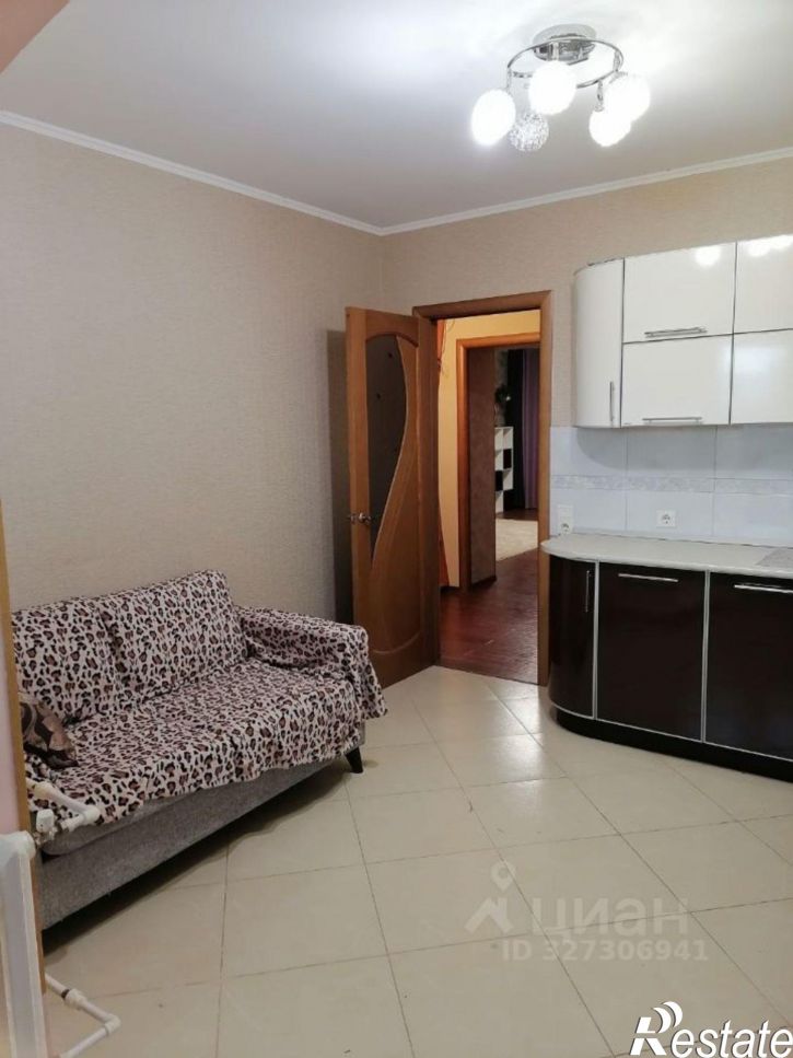 2-комн квартира Лазурная улица, 17,  д. 17