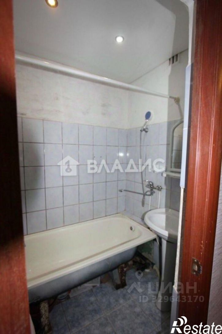 4-комн квартира улица Артёма, 63,  д. 63